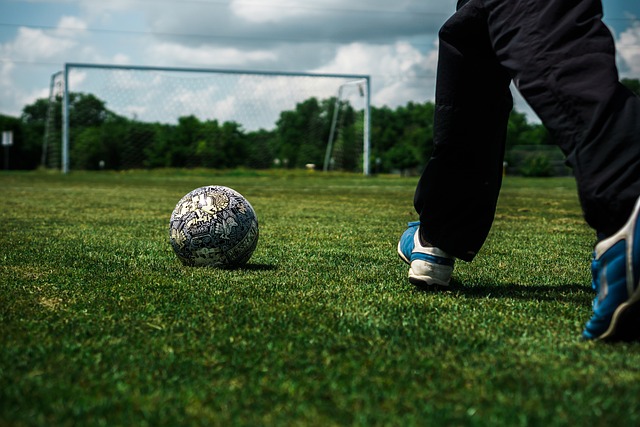 世体：巴萨19岁后卫奥尔梅多随一队训练，有望入选补赛名单.